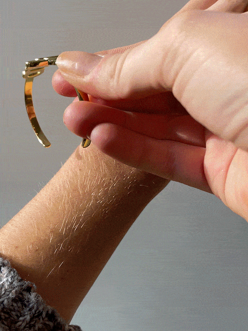 18K Gold Custom Nameplate Cuff Bracelet - 18K Gold - Image 3