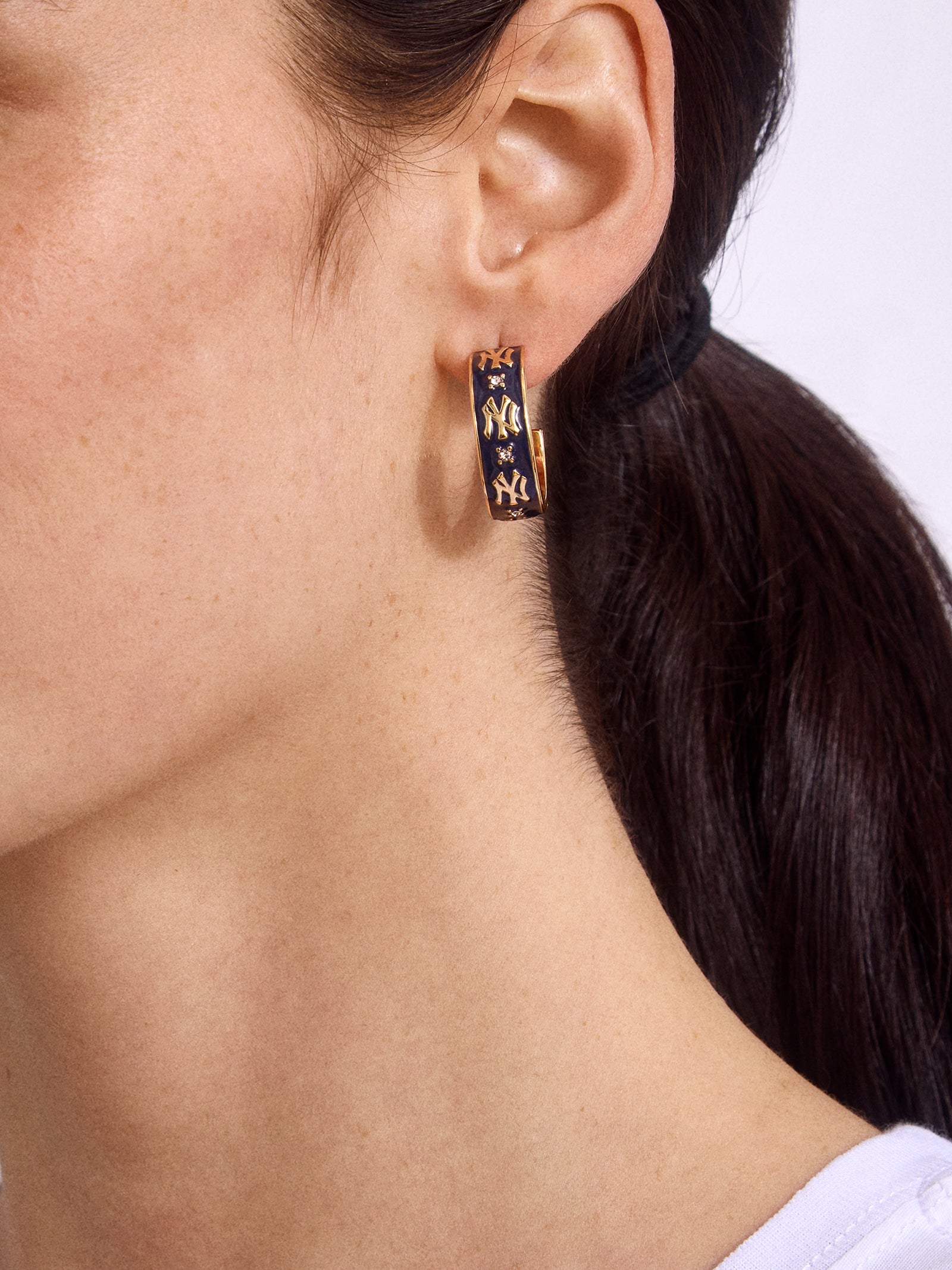 WEAR By Erin Andrews X BaubleBar New York Yankees Enamel Hoop Earrings - New York Yankees - Image 3